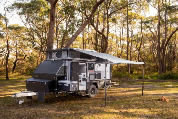 blue tongue camper xh16 hybrid caravan triple bunk