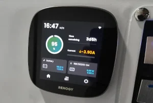 blue-tongue-xh15-hybrid-caravan-battery-management-1
