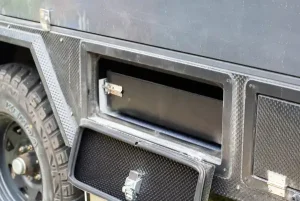 blue-tongue-xh15-hybrid-caravan-storage-2