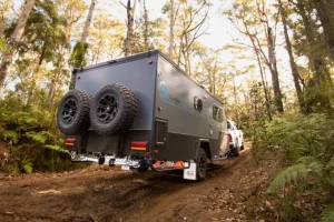 Dual rear-mounted spare wheels and tyres