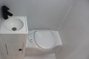 blue tongue rx16 hybrid caravan ensuite
