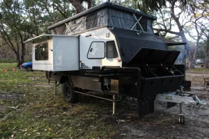 blue tongue XH13L hybrid caravan