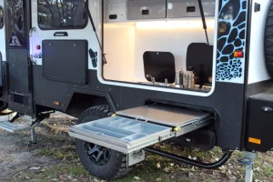 blue tongue XH13L hybrid caravan