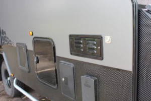 blue tongue hybrid caravan xh16l
