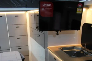 blue tongue hybrid caravan xh16l Smart TV