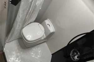 blue tongue hybrid caravan xh16l Thetford cassette toilet