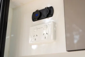 blue tongue hybrid XHL power points and USB outlets