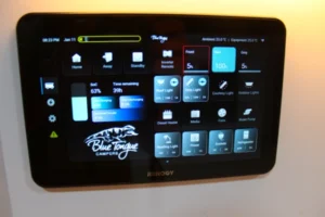Renogy touchscreen for energy oversight