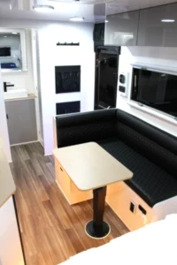 XH17-6i Lounge